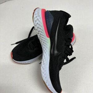 Nike Women's Epic‎ React Flyknit Shoes - Size 8.